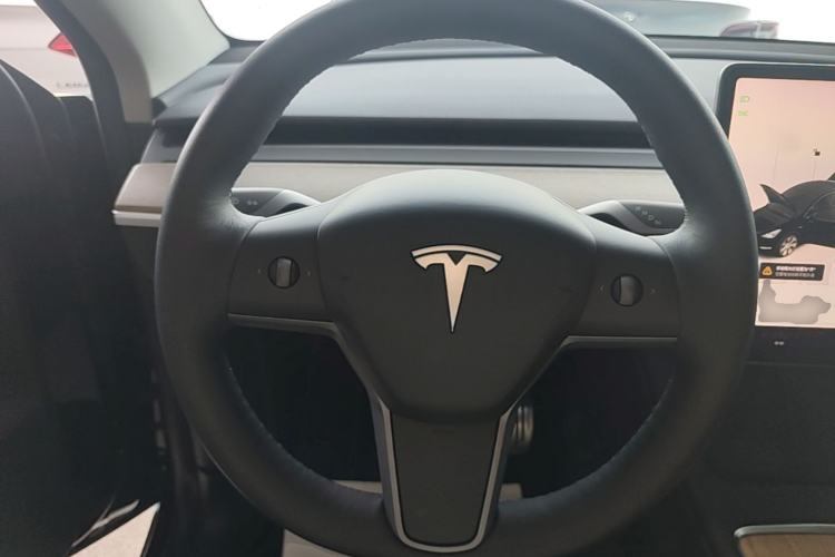 Used Tesla Model Y 2022 Long-Range All-Wheel-Drive Version Steering Wheel