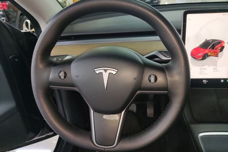 Used Tesla Model Y 2022 Long-Range All-Wheel-Drive Version Steering Wheel