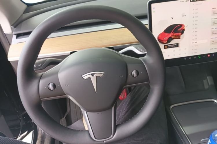 Used Tesla Model Y 2022 Long-Range All-Wheel-Drive Version Steering Wheel