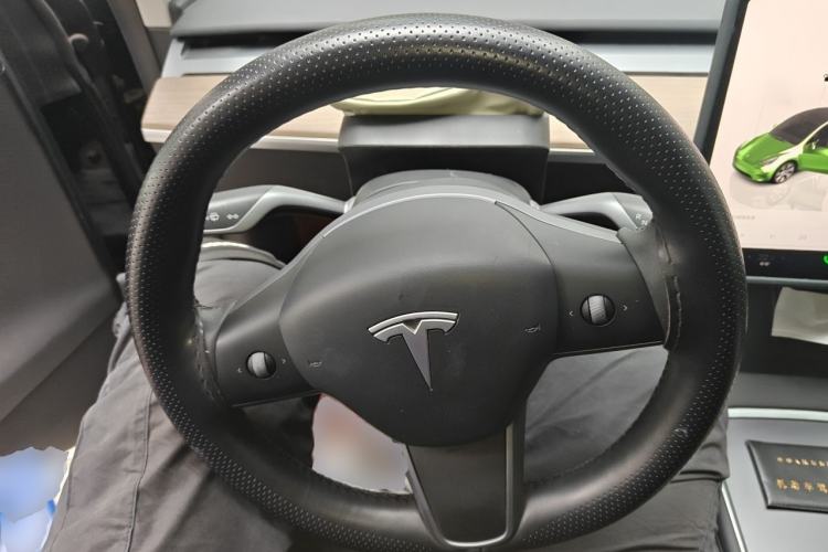 Used Tesla Model Y 2022 Long-Range All-Wheel-Drive Version Steering Wheel