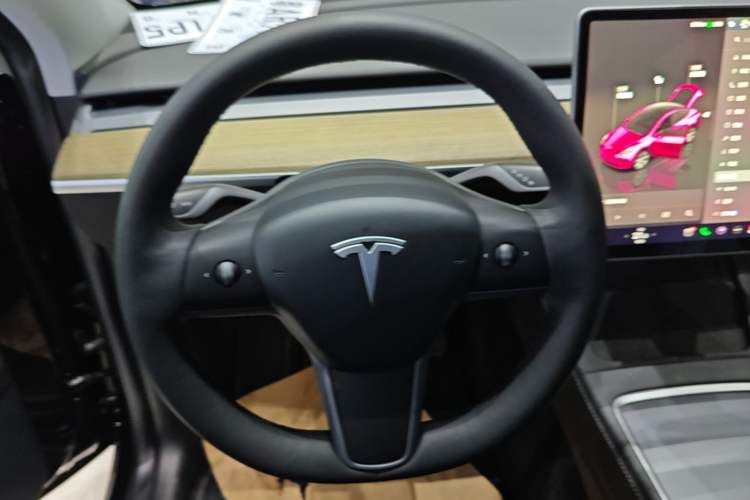 Used Tesla Model Y 2022 Revised Version Rear-Wheel Drive Steering Wheel