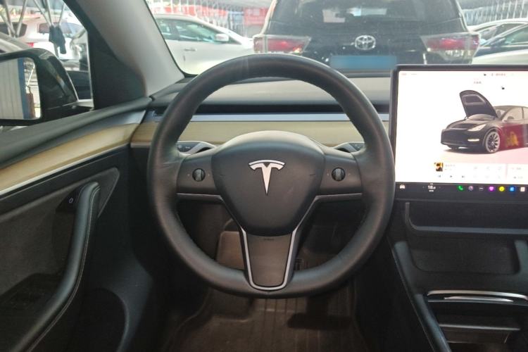 Used Tesla Model Y 2022 Long-Range All-Wheel-Drive Version Steering Wheel