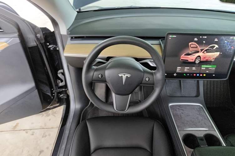 Used Tesla Model Y 2022 Revised Version Rear-Wheel Drive Steering Wheel