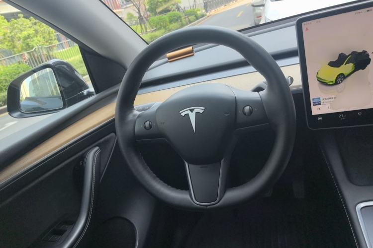 Used Tesla Model Y 2022 Long-Range All-Wheel-Drive Version Steering Wheel