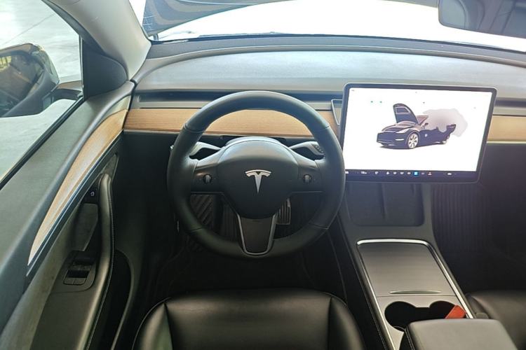 Used Tesla Model Y 2022 Long-Range All-Wheel-Drive Version Steering Wheel