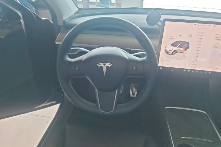 Used Tesla Model Y 2022 Long-Range All-Wheel-Drive Version Steering Wheel