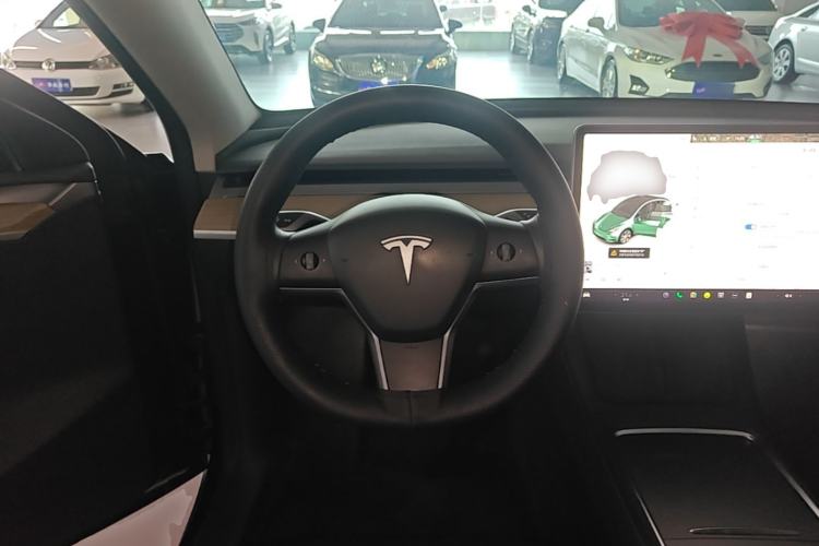 Used Tesla Model Y 2022 Long-Range All-Wheel-Drive Version Steering Wheel