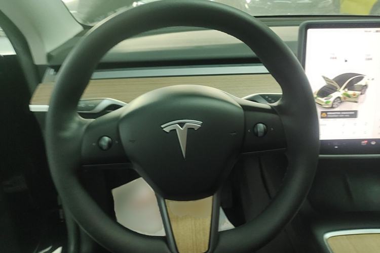 Used Tesla Model Y 2022 Long-Range All-Wheel-Drive Version Steering Wheel