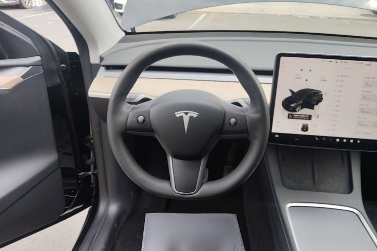 Used Tesla Model Y 2022 Rear-Wheel-Drive Version Steering Wheel