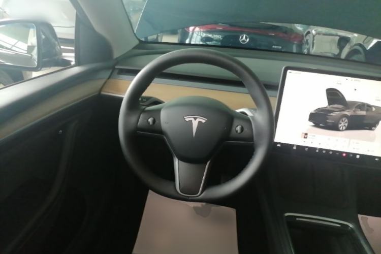 Used Tesla Model Y 2022 Rear-Wheel-Drive Version Steering Wheel