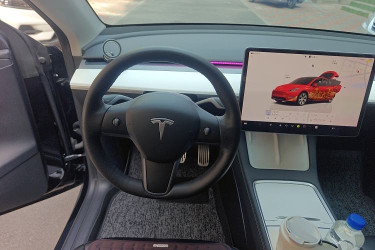 Used Tesla Model Y 2022 Long-Range All-Wheel-Drive Version Steering Wheel
