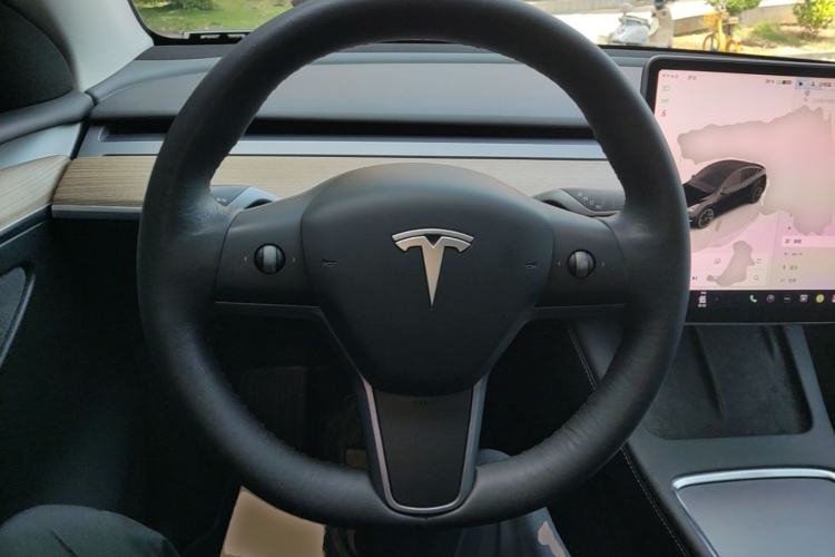 Used Tesla Model Y 2022 Rear-Wheel-Drive Version Steering Wheel
