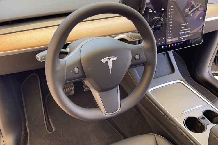 Used Tesla Model Y 2022 Rear-Wheel-Drive Version Steering Wheel