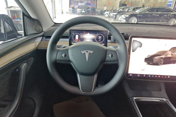 Used Tesla Model Y 2022 Long-Range All-Wheel-Drive Version Steering Wheel