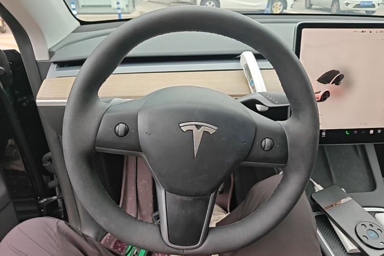 Used Tesla Model Y 2022 Long-Range All-Wheel-Drive Version Steering Wheel