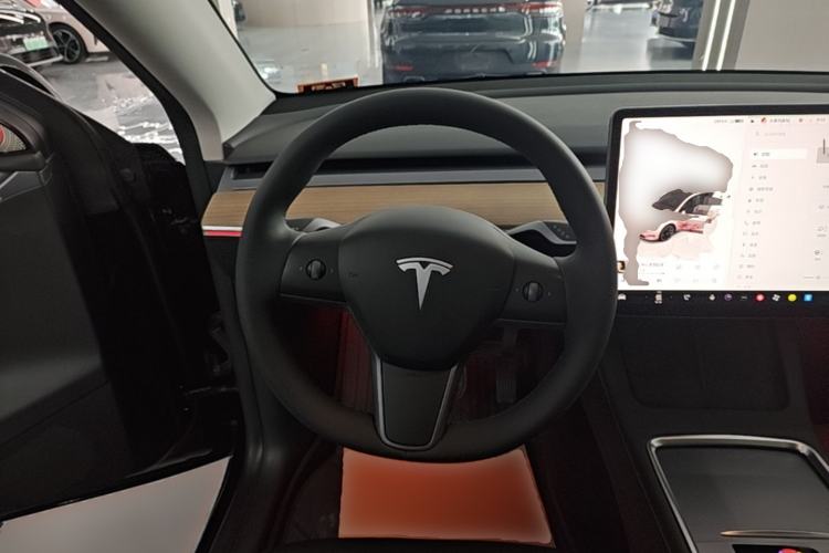 Used Tesla Model Y 2022 Long-Range All-Wheel-Drive Version Steering Wheel