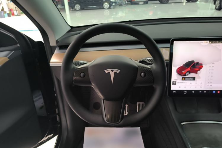 Used Tesla Model Y 2022 Long-Range All-Wheel-Drive Version Steering Wheel