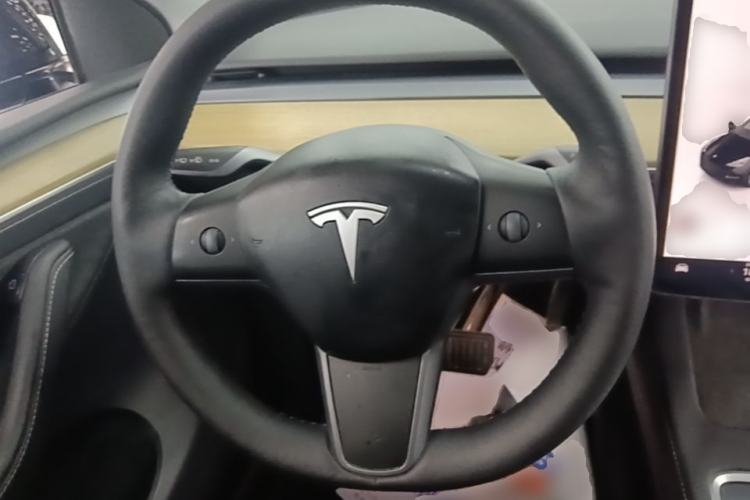 Used Tesla Model Y 2022 Long-Range All-Wheel-Drive Version Steering Wheel