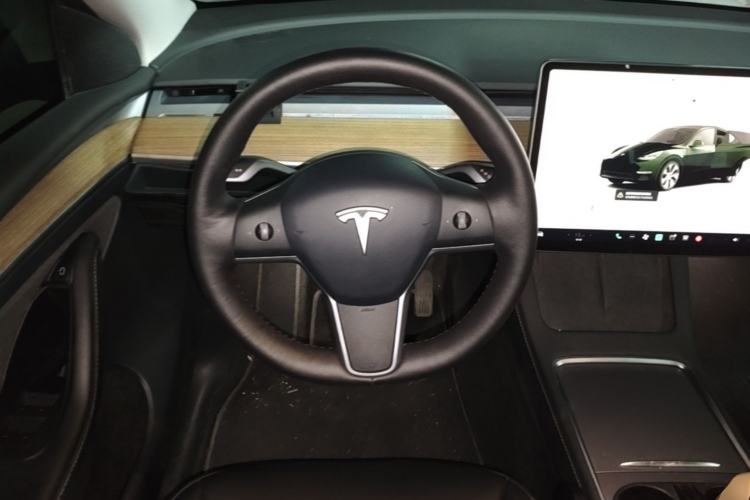 Used Tesla Model Y 2022 Long-Range All-Wheel-Drive Version Steering Wheel