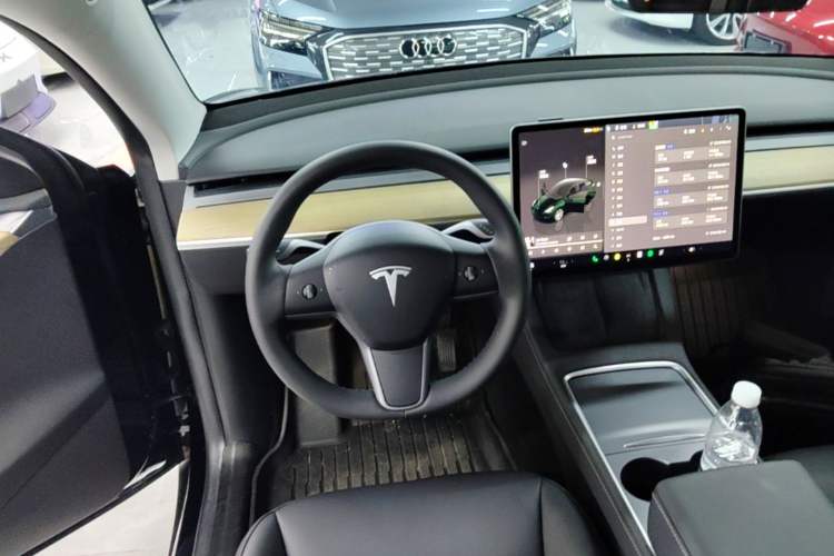 Used Tesla Model Y 2022 Revised Version Rear-Wheel Drive Steering Wheel