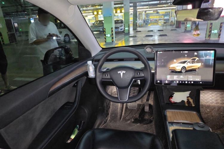 Used Tesla Model Y 2022 Long-Range All-Wheel-Drive Version Steering Wheel