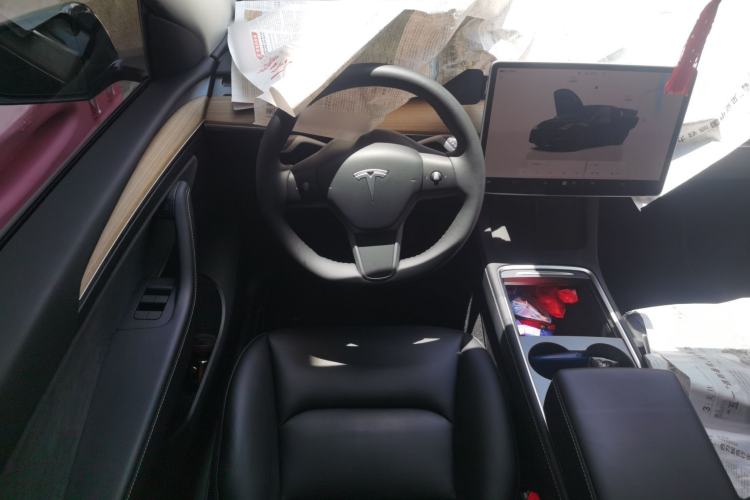 Used Tesla Model Y 2022 Long-Range All-Wheel-Drive Version Steering Wheel