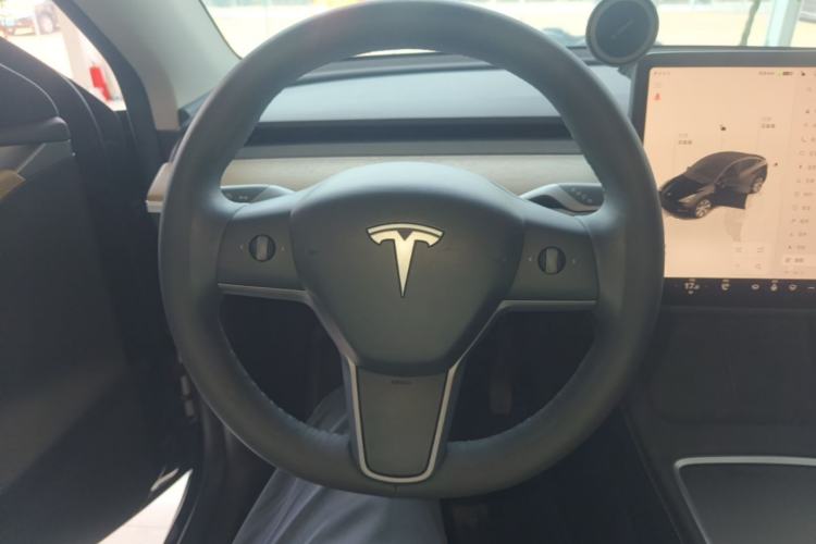 Used Tesla Model Y 2022 Long-Range All-Wheel-Drive Version Steering Wheel