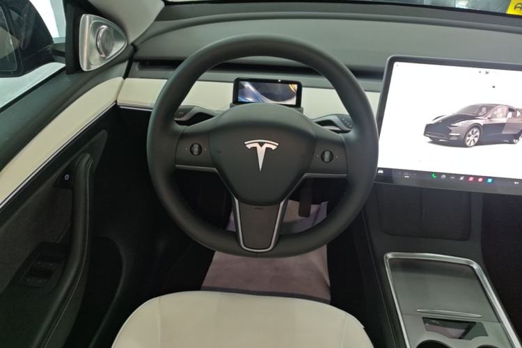 Used Tesla Model Y 2022 Revised Version Long-Range All-Wheel Drive Steering Wheel