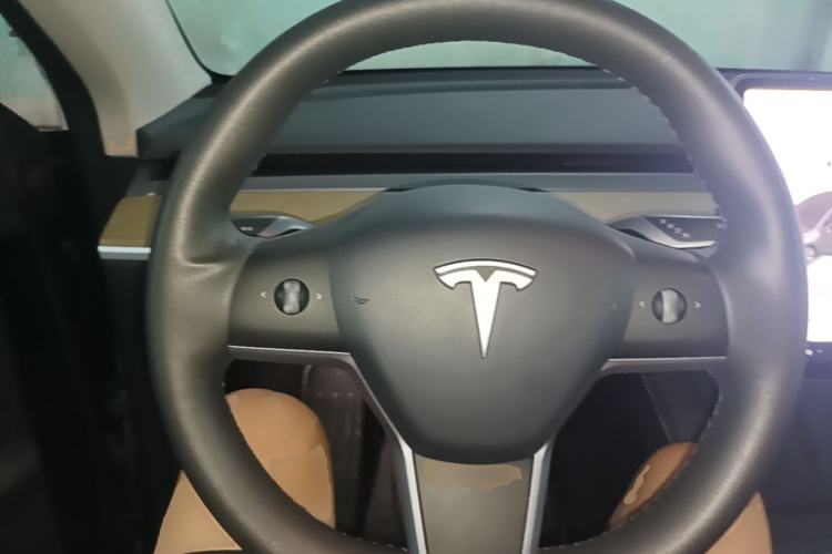 Used Tesla Model Y 2022 Long-Range All-Wheel-Drive Version Steering Wheel