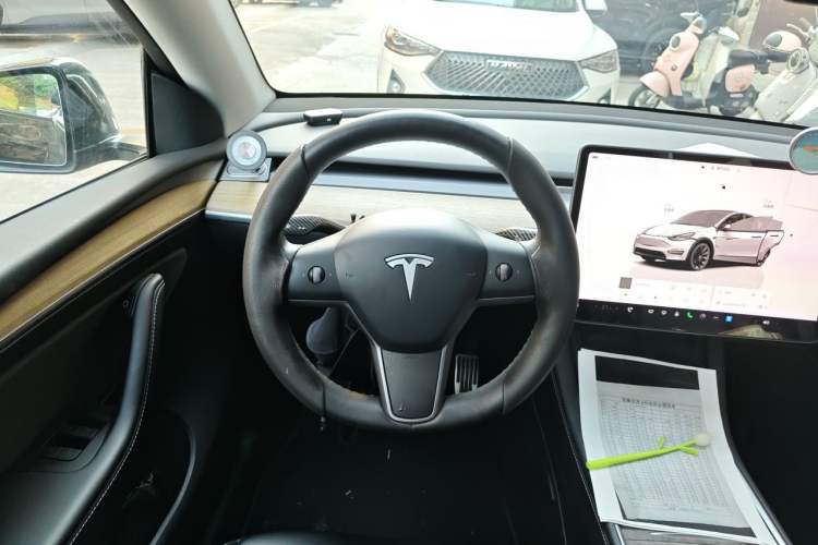 Used Tesla Model Y 2022 Long-Range All-Wheel-Drive Version Steering Wheel