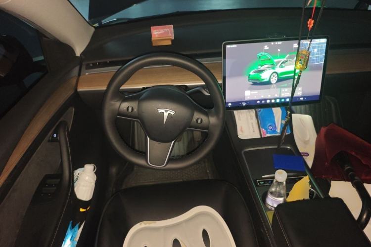 Used Tesla Model Y 2022 Long-Range All-Wheel-Drive Version Steering Wheel