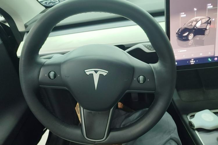 Used Tesla Model Y 2022 Long-Range All-Wheel-Drive Version Steering Wheel