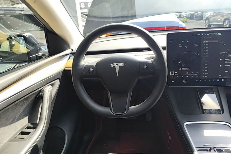 Used Tesla Model Y 2022 Long-Range All-Wheel-Drive Version Steering Wheel