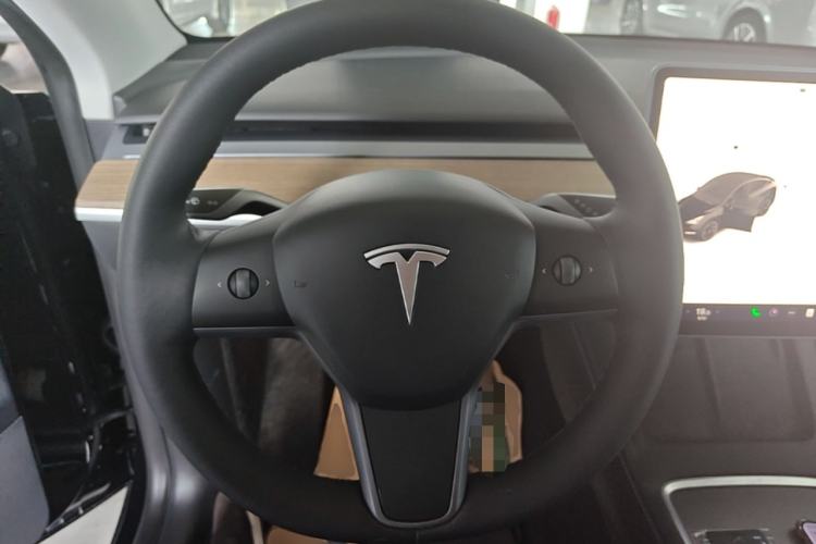 Used Tesla Model Y 2022 Long-Range All-Wheel-Drive Version Steering Wheel