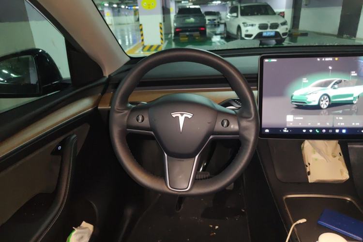 Used Tesla Model Y 2022 Long-Range All-Wheel-Drive Version Steering Wheel