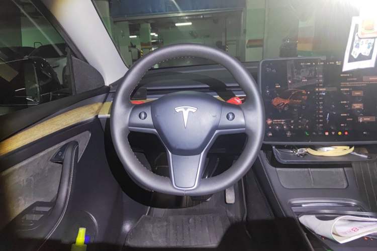 Used Tesla Model Y 2022 Revised Version Rear-Wheel Drive Steering Wheel