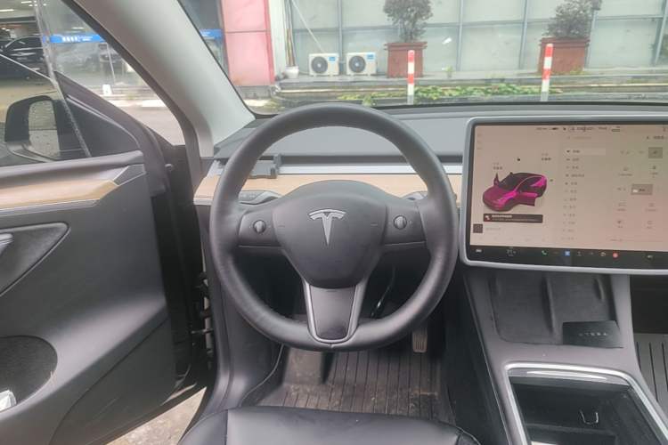 Used Tesla Model Y 2022 Rear-Wheel-Drive Version Steering Wheel