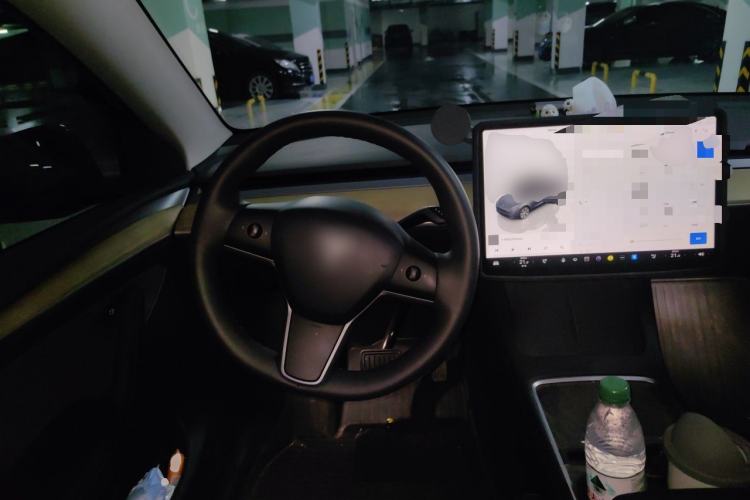 Used Tesla Model Y 2022 Long-Range All-Wheel-Drive Version Steering Wheel
