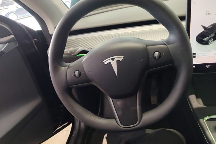Used Tesla Model Y 2022 Long-Range All-Wheel-Drive Version Steering Wheel