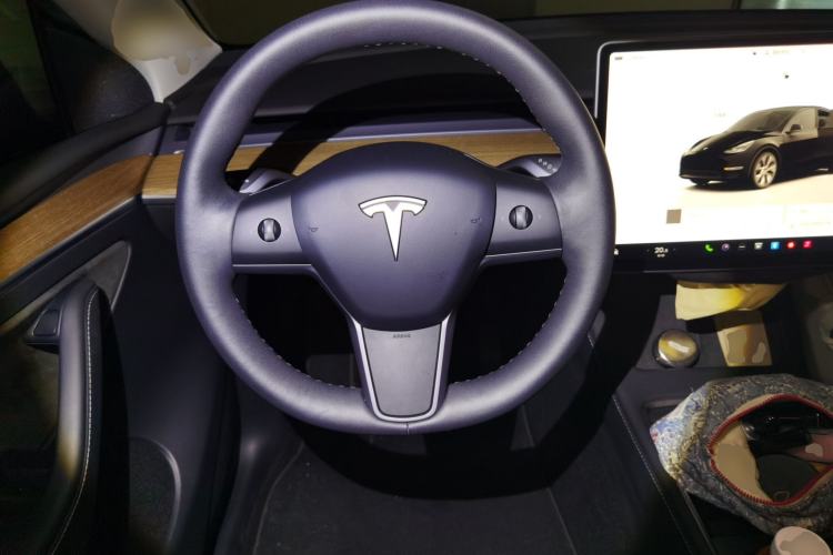 Used Tesla Model Y 2022 Rear-Wheel-Drive Version Steering Wheel
