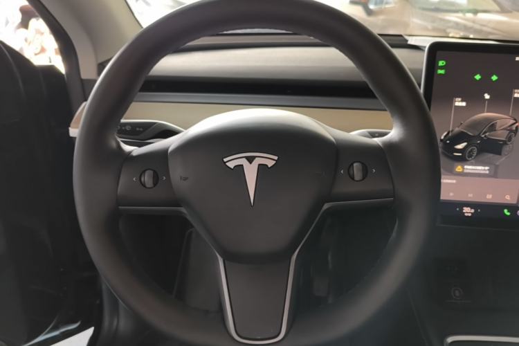 Used Tesla Model Y 2022 Long-Range All-Wheel-Drive Version Steering Wheel