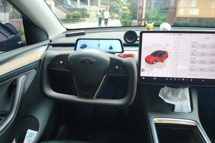 Used Tesla Model Y 2022 Long-Range All-Wheel-Drive Version Steering Wheel