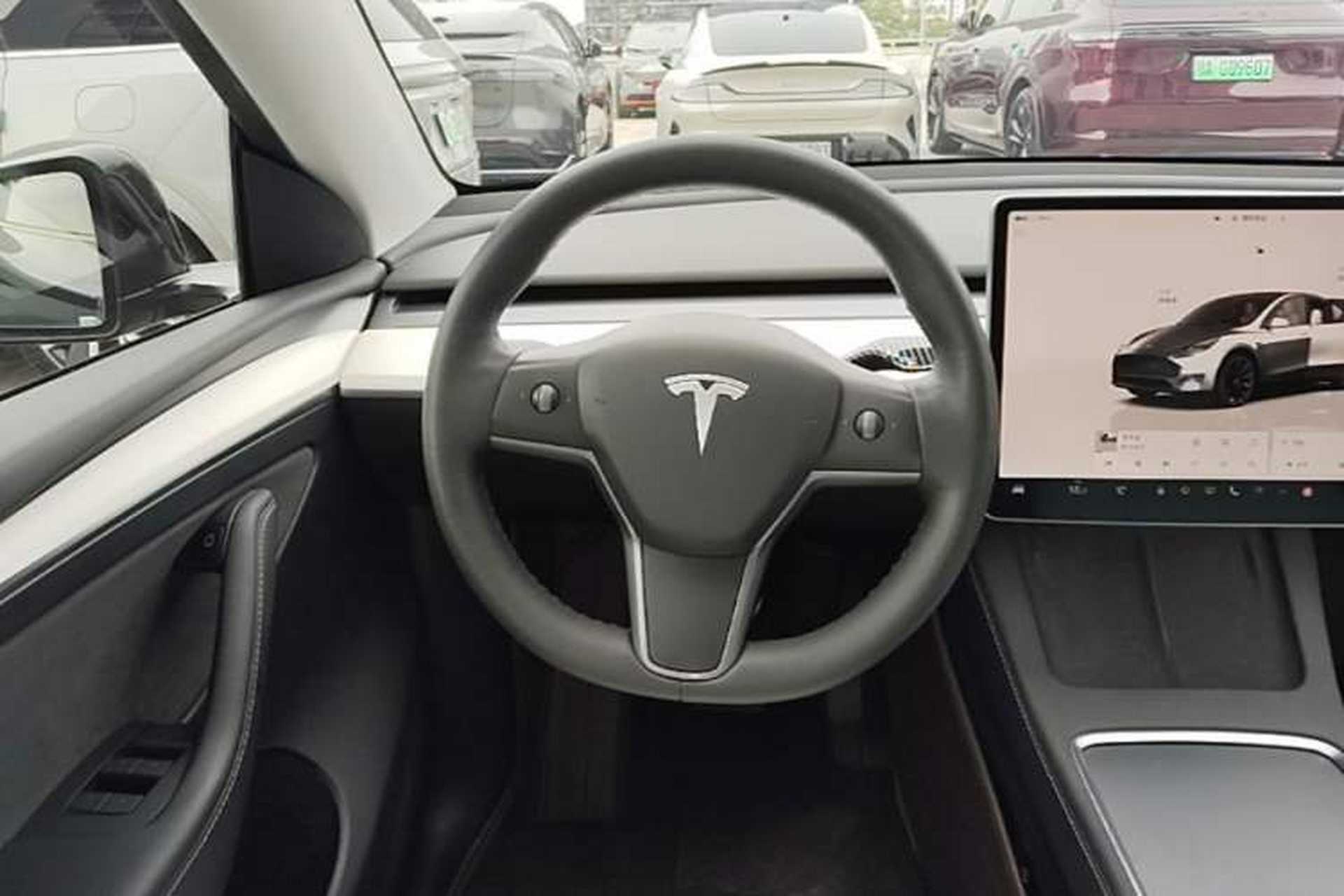 Used Tesla Model Y 2022 Long-Range All-Wheel-Drive Version Steering Wheel