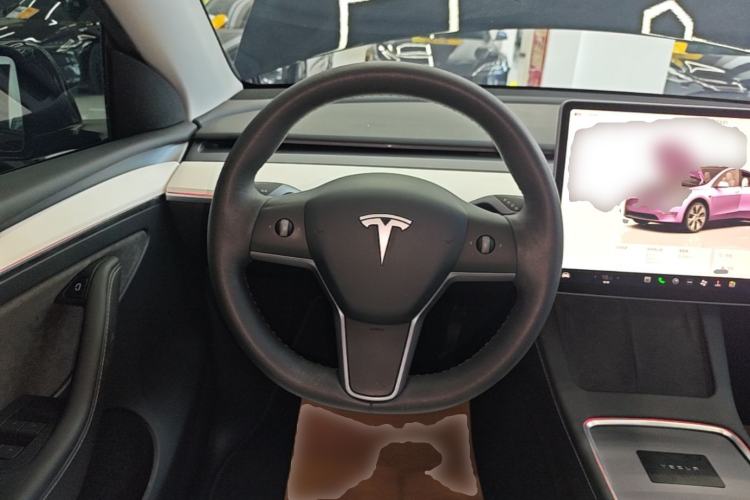 Used Tesla Model Y 2022 Long-Range All-Wheel-Drive Version Steering Wheel