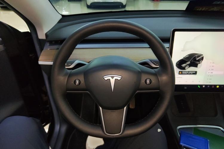 Used Tesla Model Y 2022 Long-Range All-Wheel-Drive Version Steering Wheel