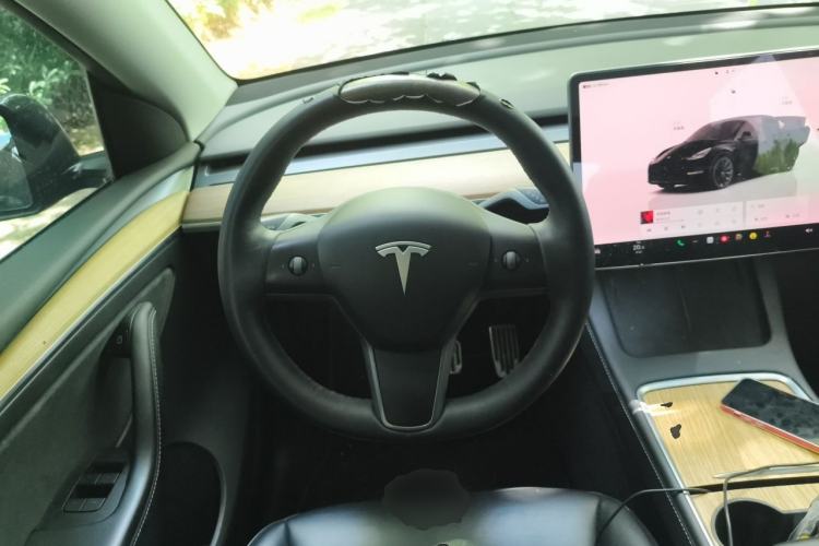 Used Tesla Model Y 2022 Long-Range All-Wheel-Drive Version Steering Wheel