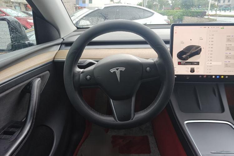 Used Tesla Model Y 2022 Long-Range All-Wheel-Drive Version Steering Wheel