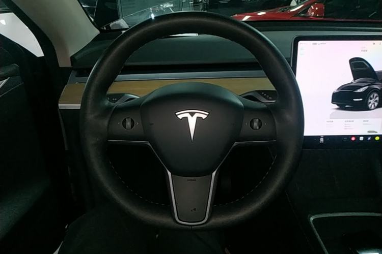 Used Tesla Model Y 2022 Long-Range All-Wheel-Drive Version Steering Wheel