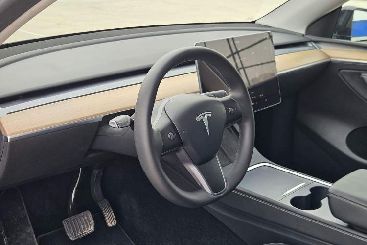 Used Tesla Model Y 2022 Revised Version Rear-Wheel Drive Steering Wheel