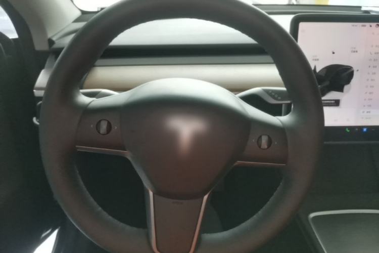 Used Tesla Model Y 2022 Long-Range All-Wheel-Drive Version Steering Wheel
